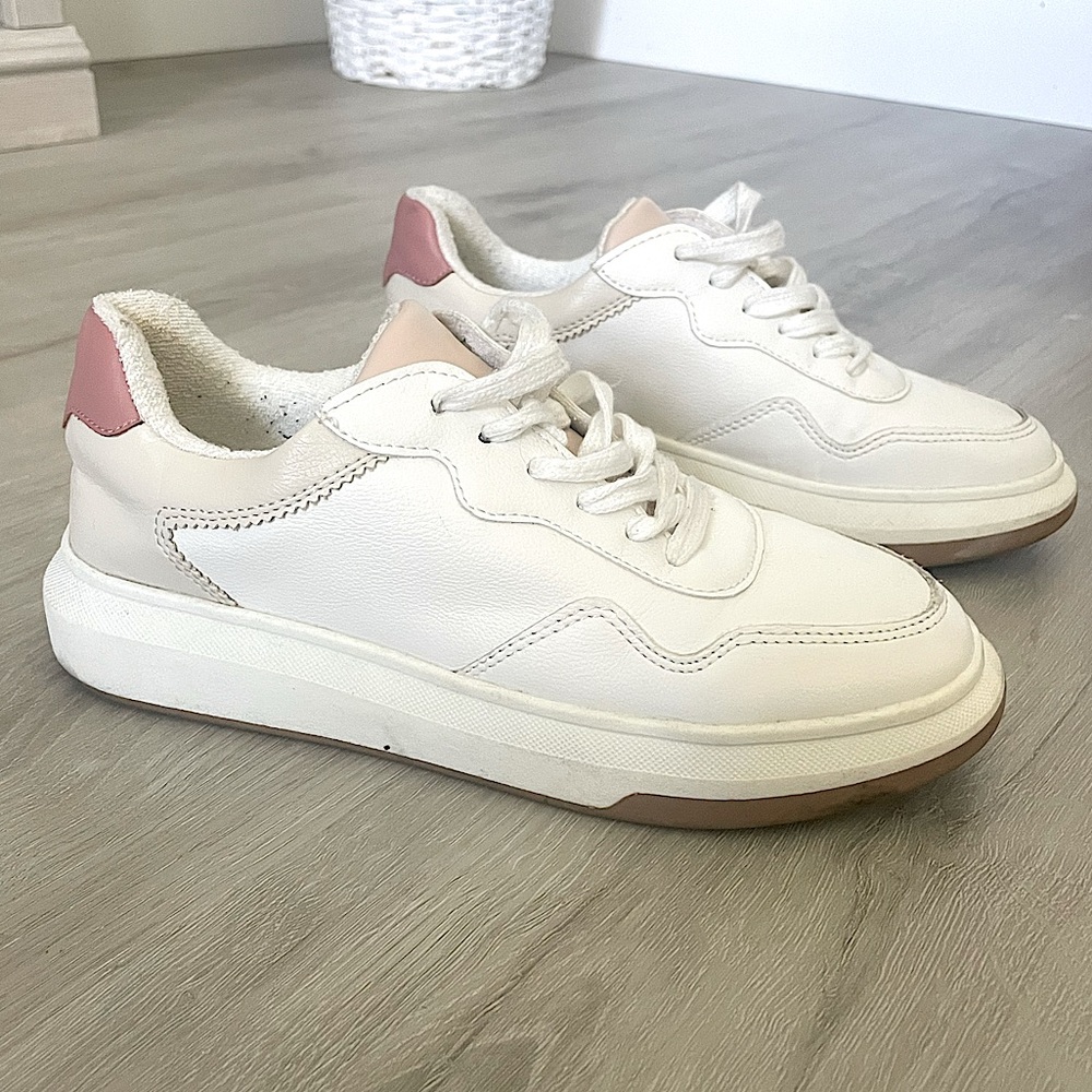 Women’s 6, White and Pink, Sneaker